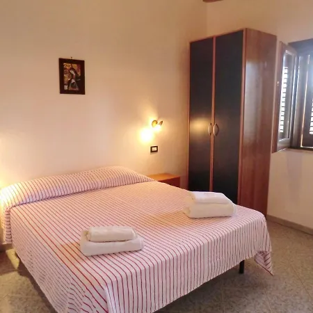 Villaseasicily , Pool Salt Water And Natural Chlorine In - Palermo Villa *